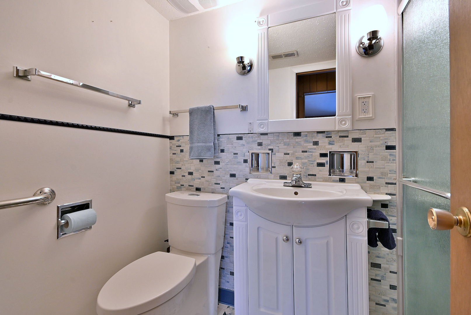 231 N Flora Parkway, Addison, IL 60101