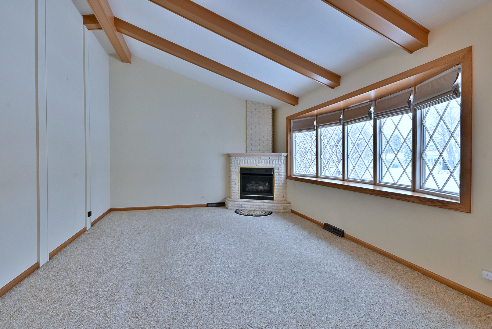 231 N Flora Parkway, Addison, IL 60101