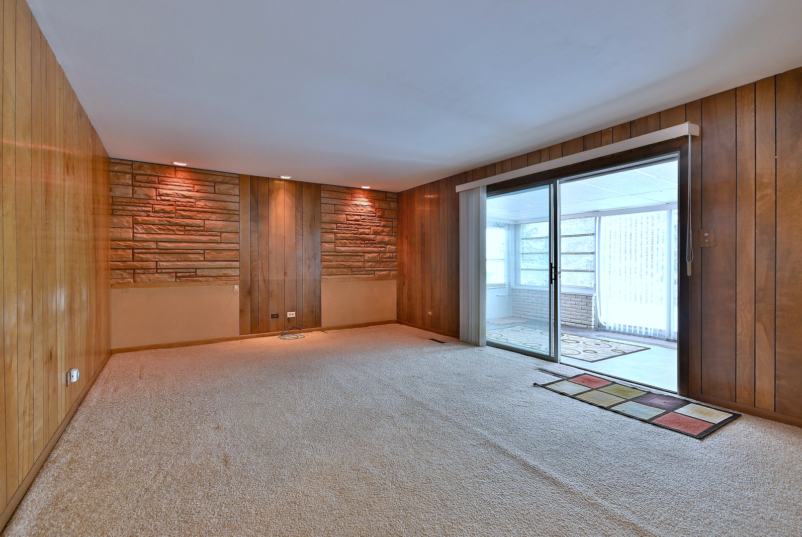 231 N Flora Parkway, Addison, IL 60101