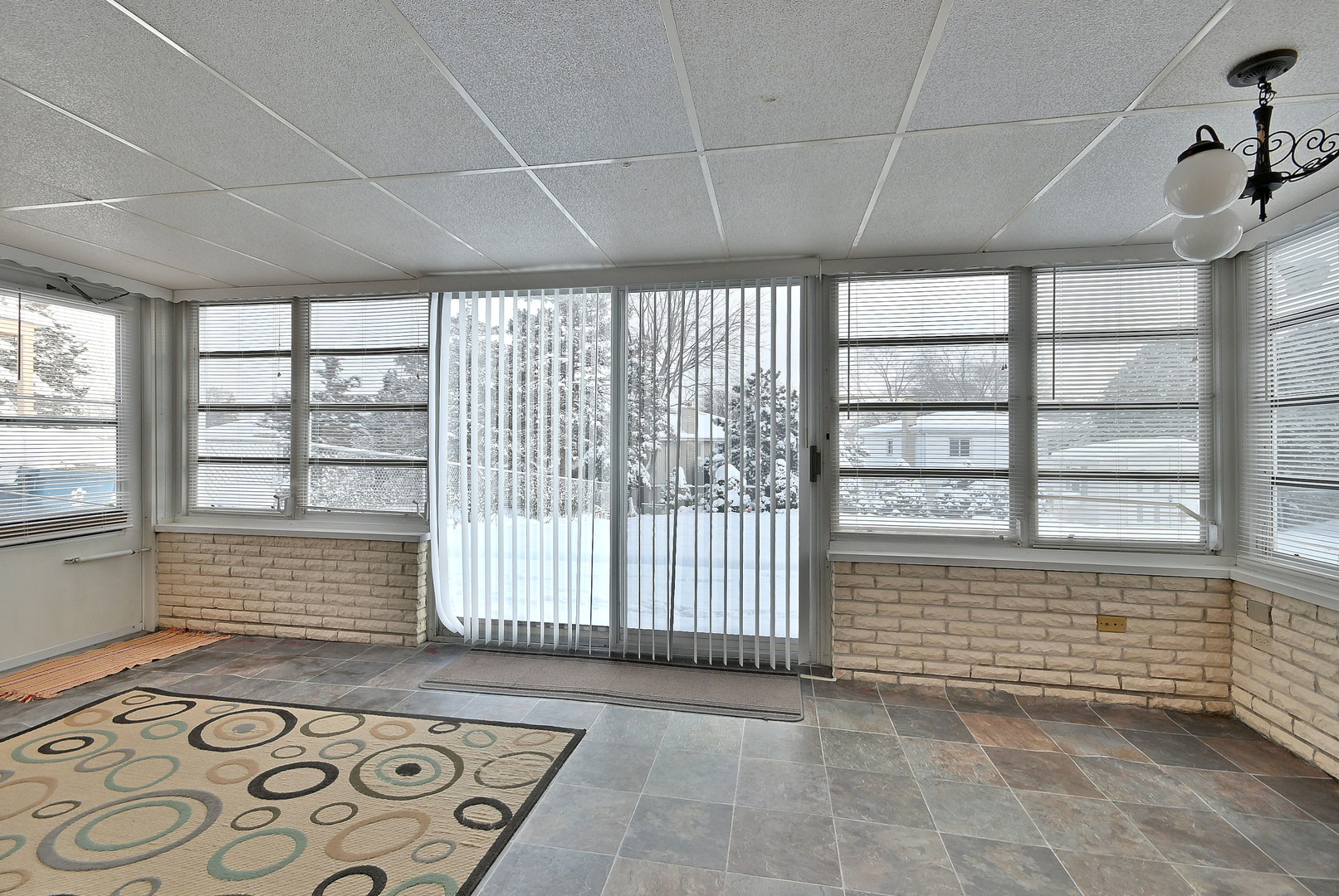 231 N Flora Parkway, Addison, IL 60101