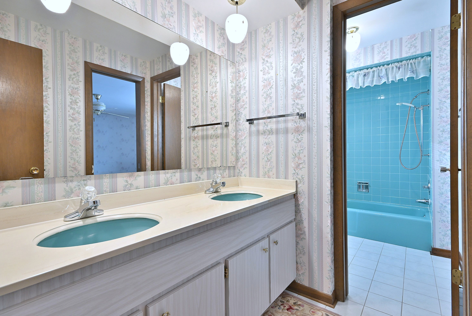 231 N Flora Parkway, Addison, IL 60101