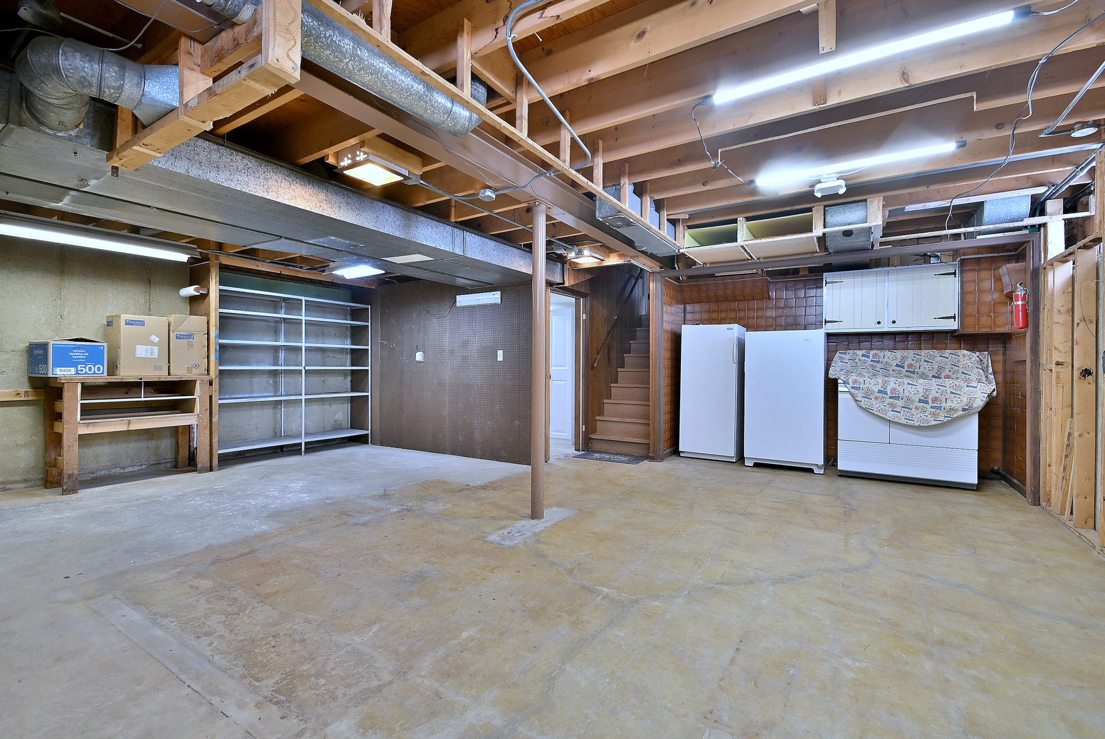 231 N Flora Parkway, Addison, IL 60101