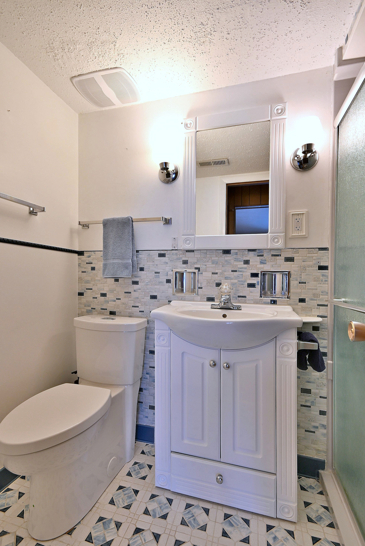 231 N Flora Parkway, Addison, IL 60101