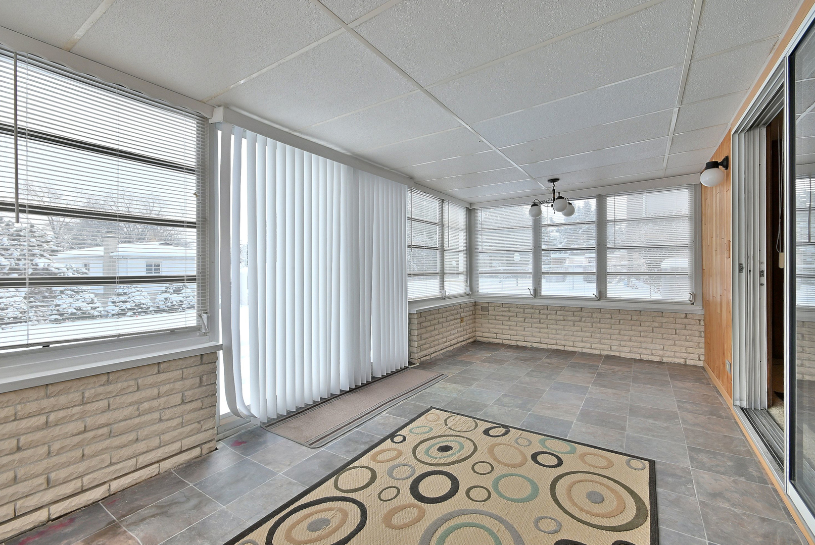 231 N Flora Parkway, Addison, IL 60101