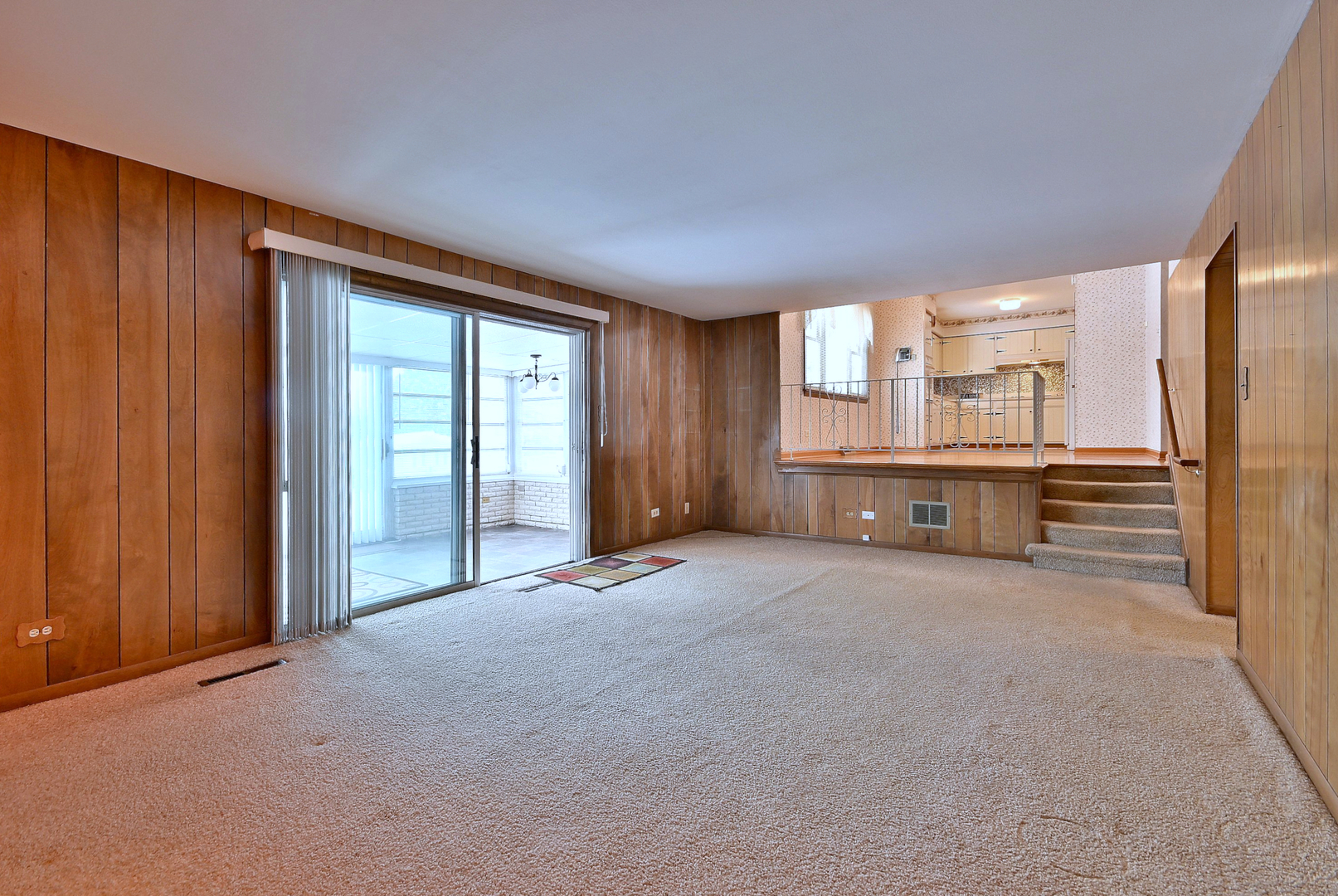 231 N Flora Parkway, Addison, IL 60101