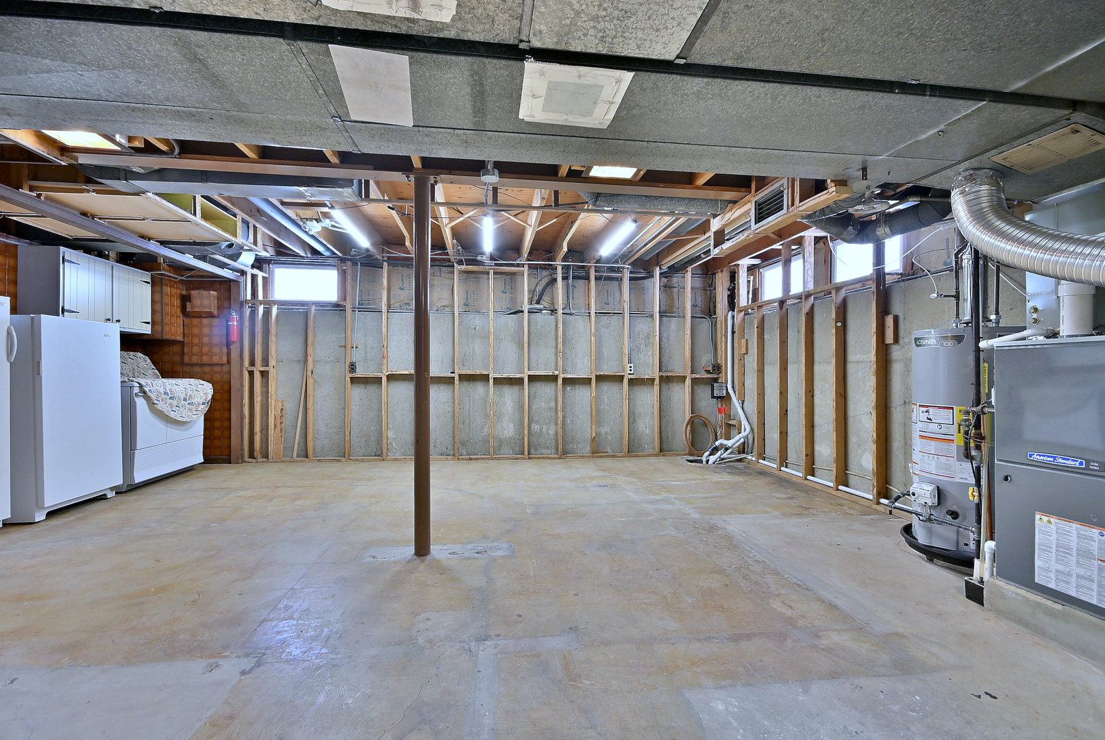 231 N Flora Parkway, Addison, IL 60101