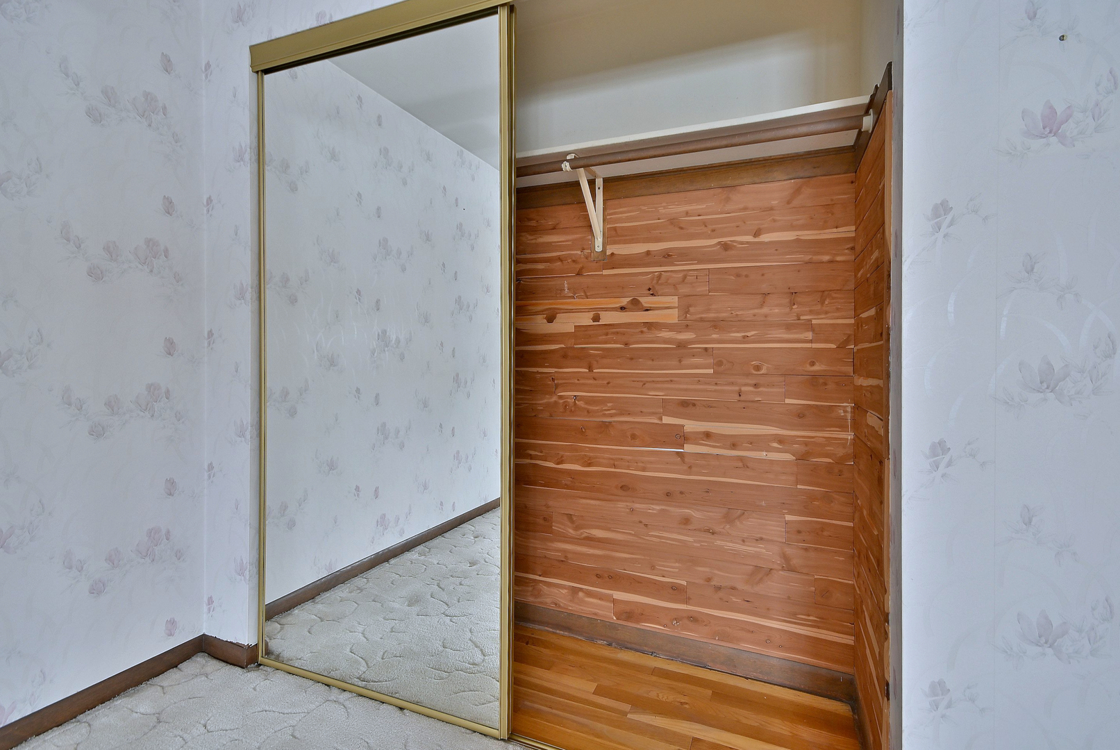 231 N Flora Parkway, Addison, IL 60101