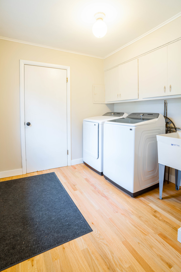 1392 W 52nd Place, La Grange Highlands, IL 60525