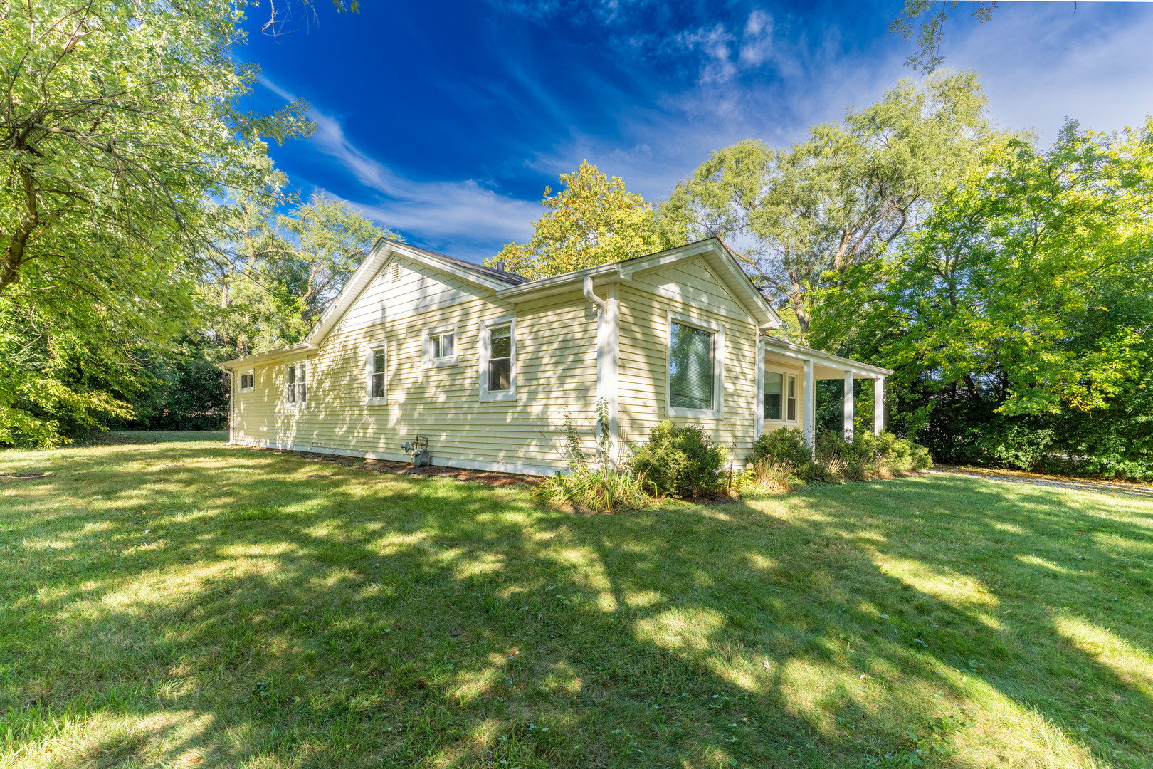 1392 W 52nd Place, La Grange Highlands, IL 60525