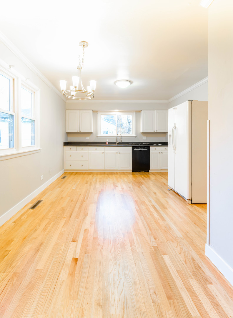 1392 W 52nd Place, La Grange Highlands, IL 60525