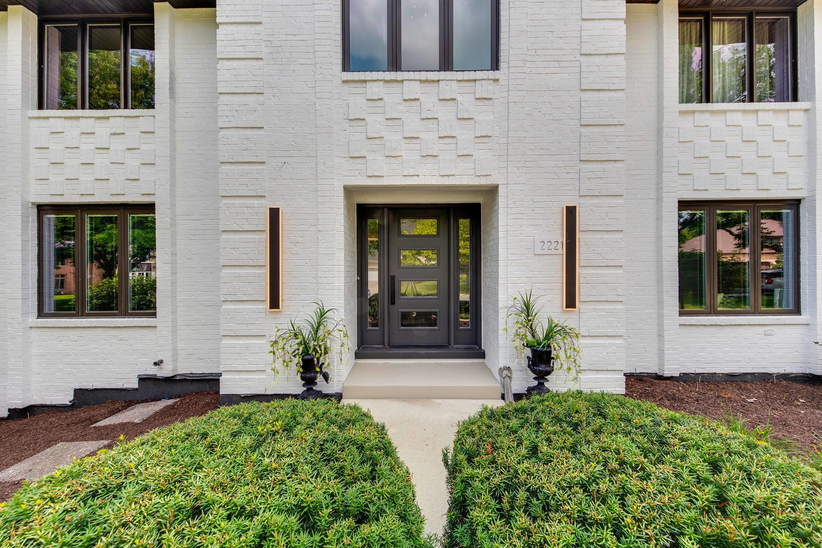 2221 Donegal Drive, Darien, IL 60561