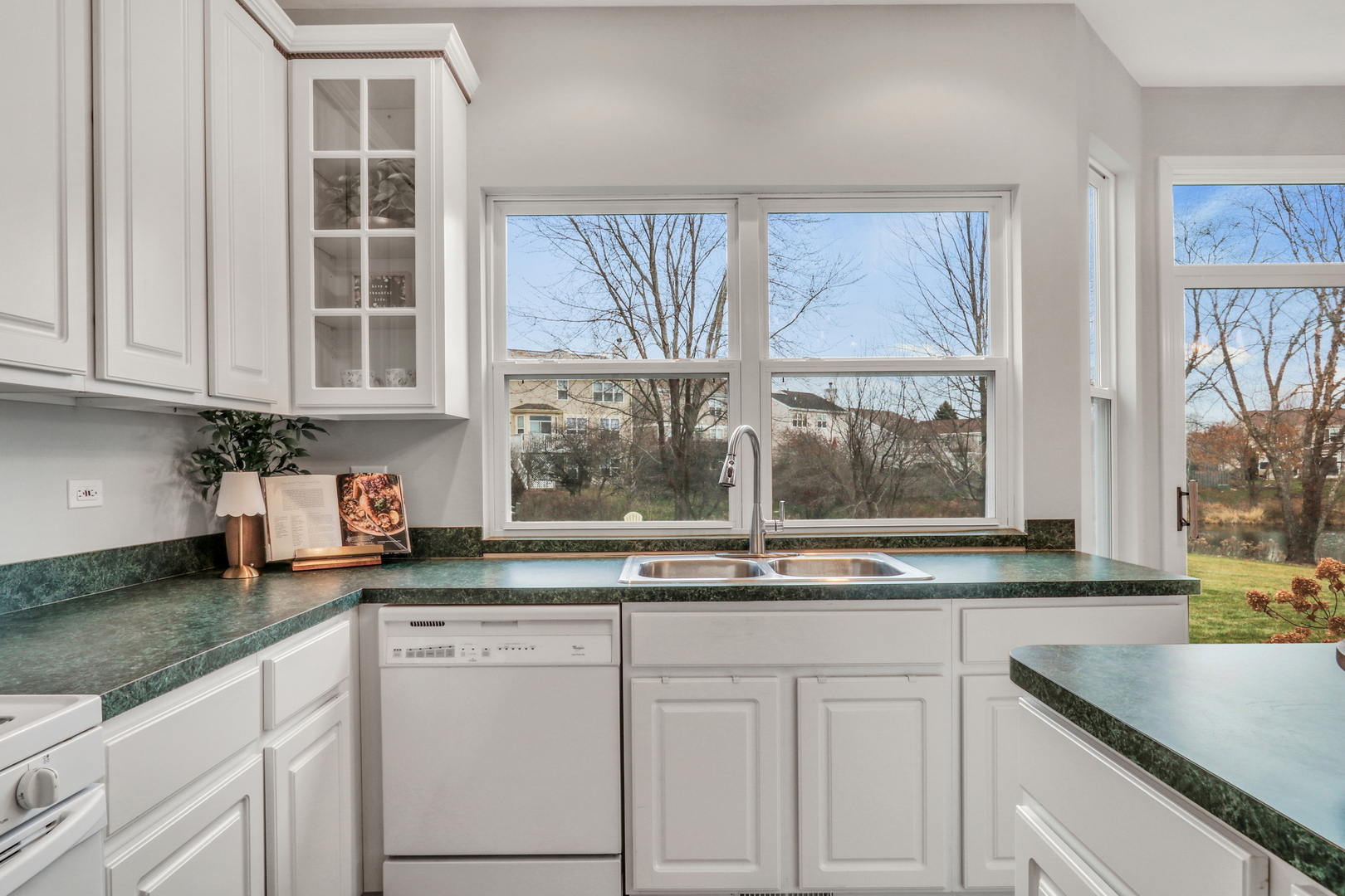 1948 Lily Lane, Round Lake, IL 60073