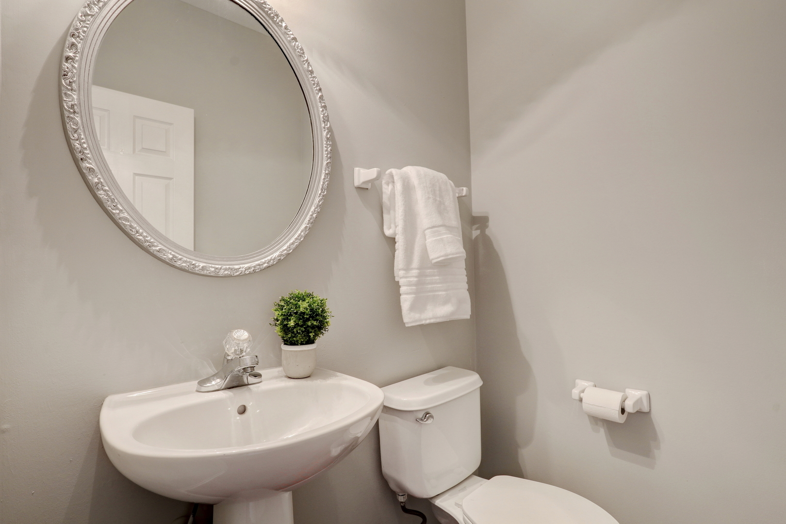 1948 Lily Lane, Round Lake, IL 60073