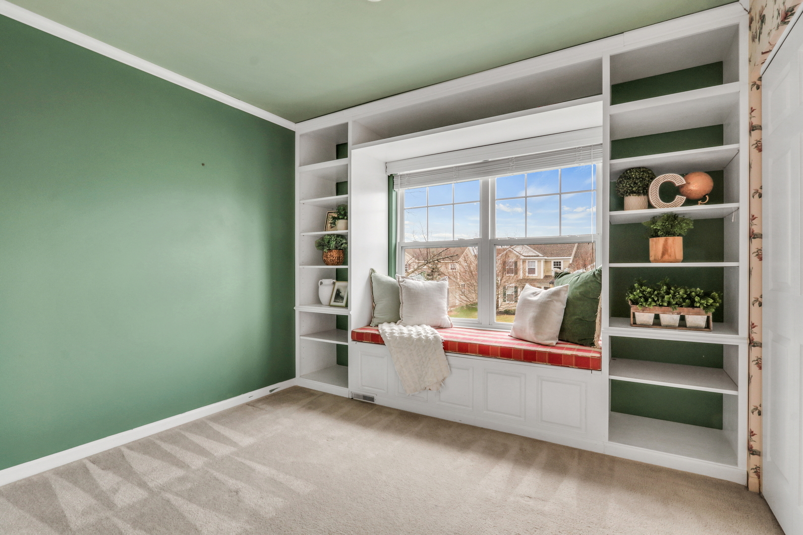 1948 Lily Lane, Round Lake, IL 60073