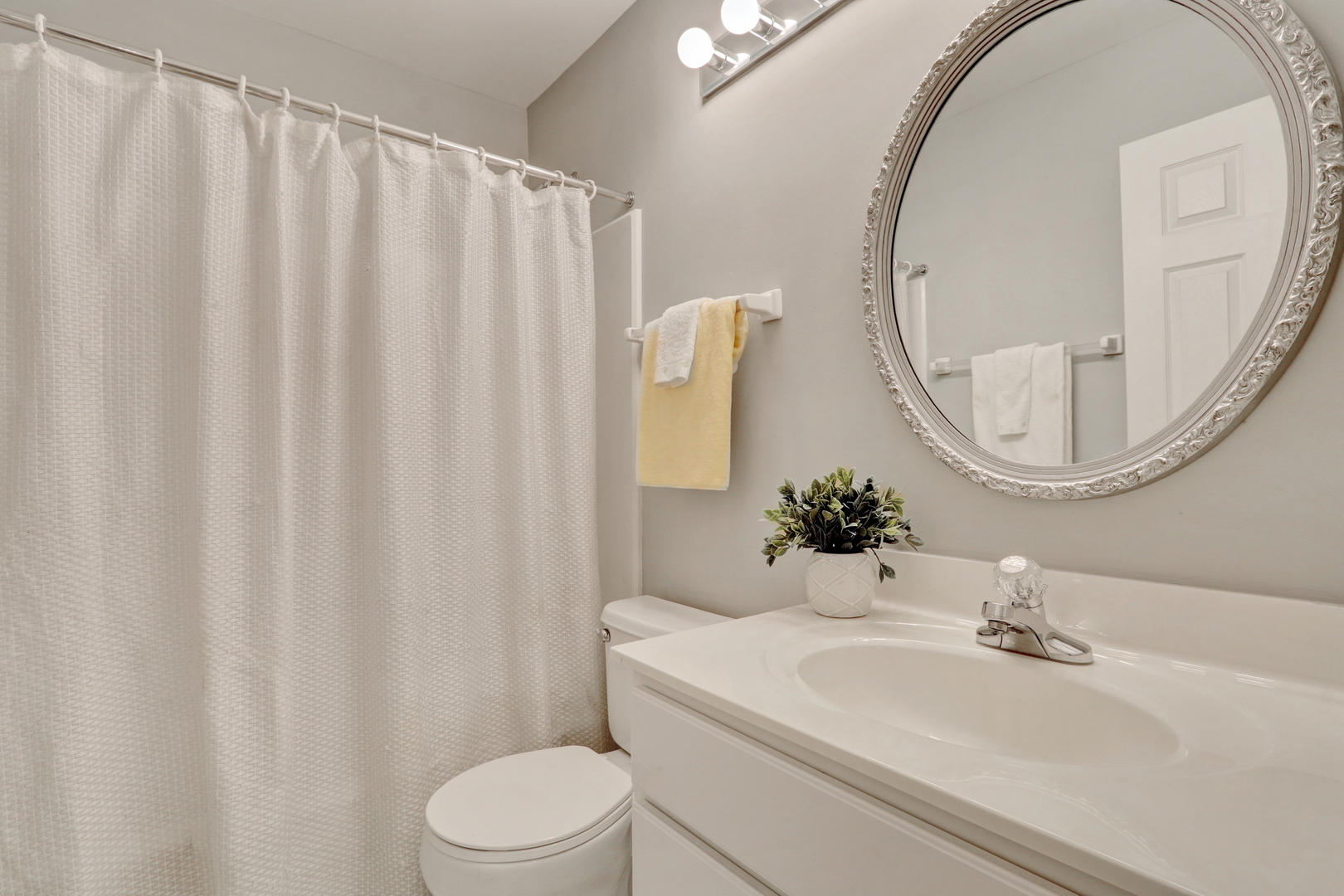 1948 Lily Lane, Round Lake, IL 60073