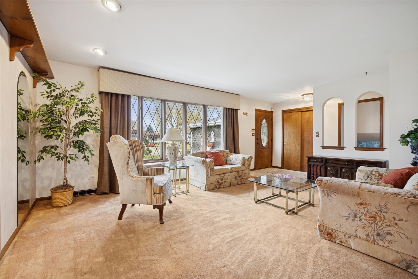 9S215 Florence Avenue, Downers Grove, IL 60516