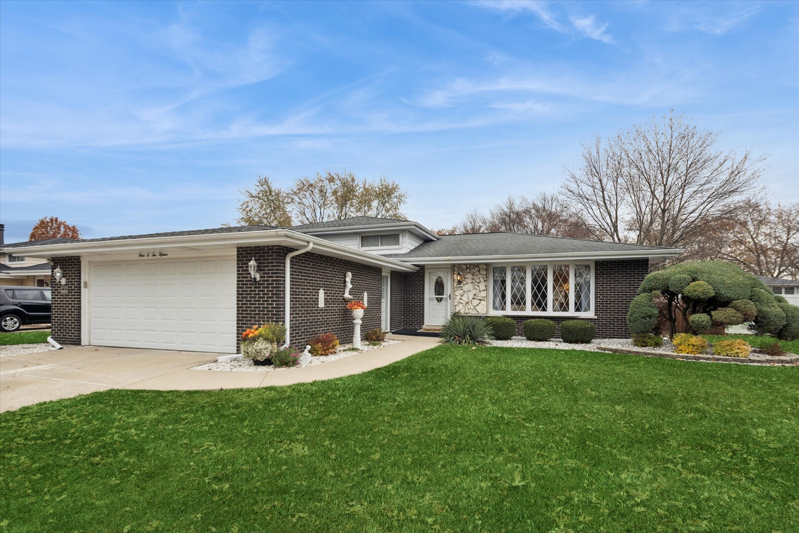 9S215 Florence Avenue, Downers Grove, IL 60516