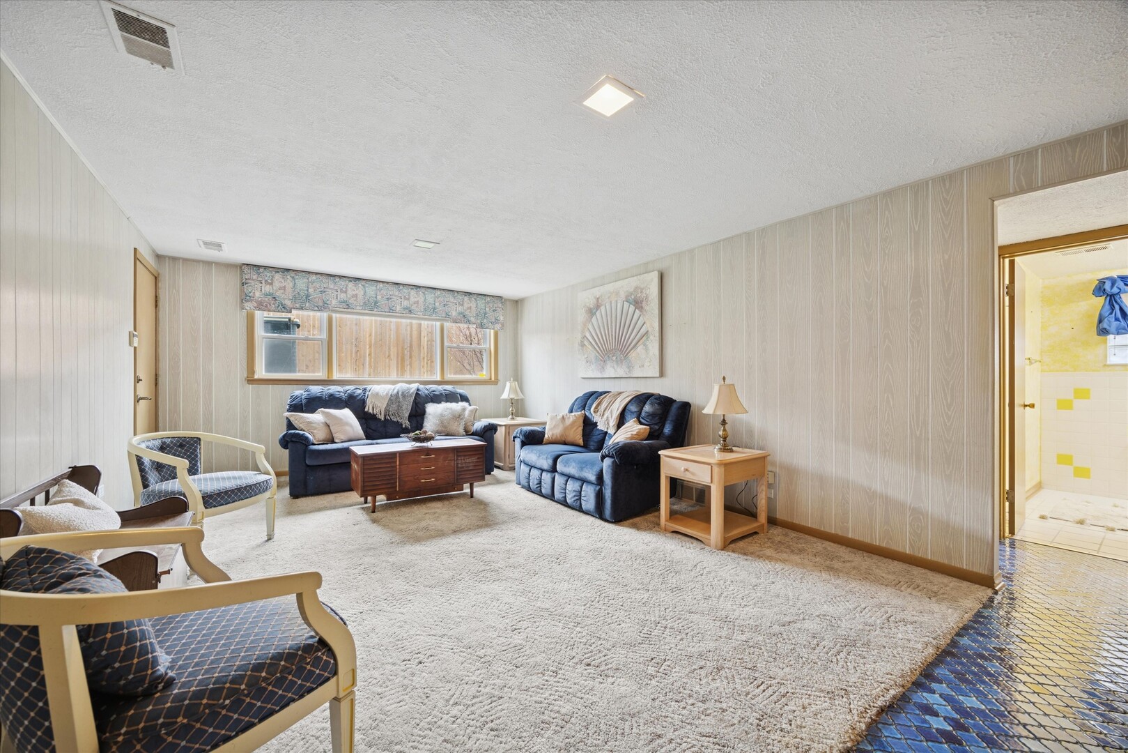 9S215 Florence Avenue, Downers Grove, IL 60516