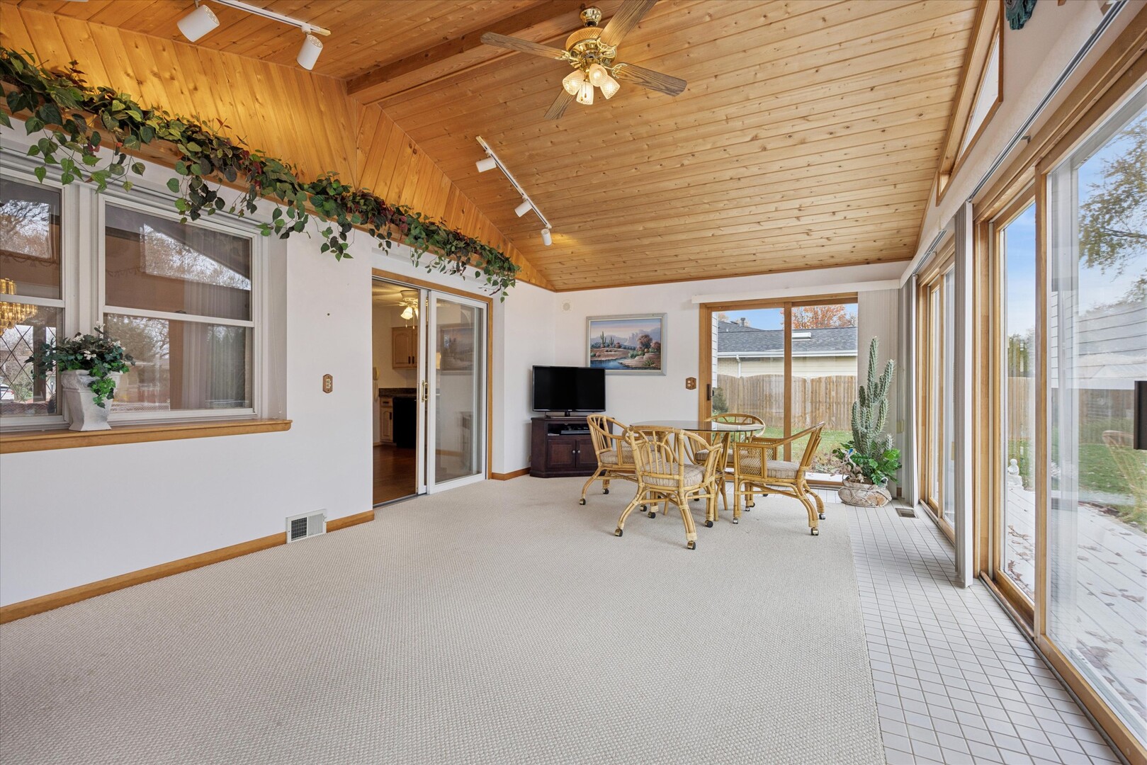 9S215 Florence Avenue, Downers Grove, IL 60516