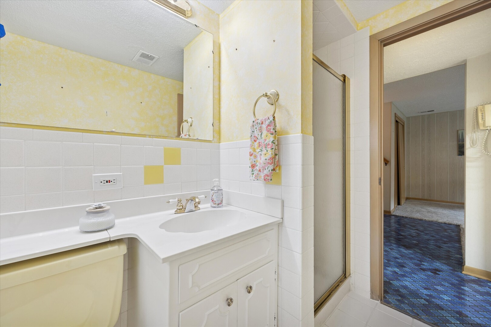 9S215 Florence Avenue, Downers Grove, IL 60516