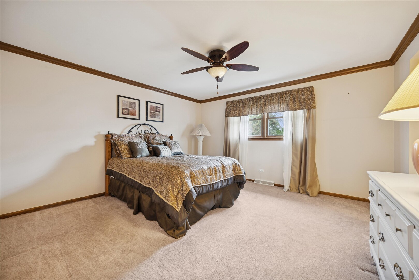 9S215 Florence Avenue, Downers Grove, IL 60516