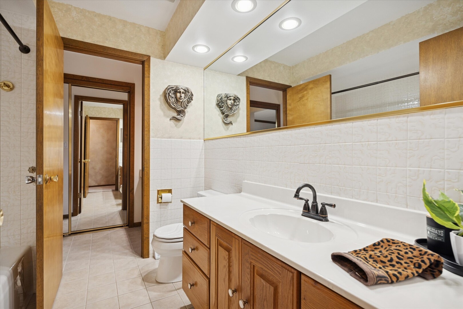 9S215 Florence Avenue, Downers Grove, IL 60516