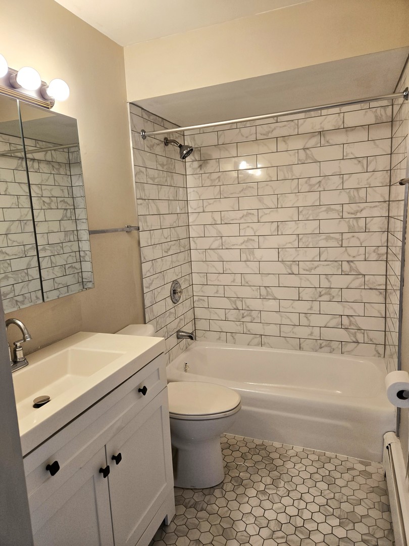 4712 W 107th Street #1D, Oak Lawn, IL 60453