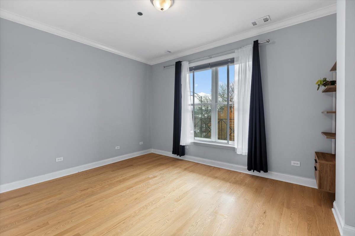 2811 N Bell Avenue #202, Chicago, IL 60618