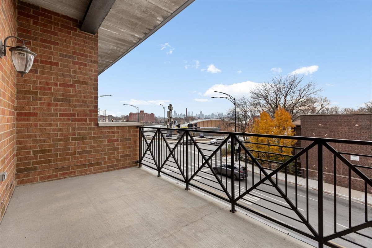 2811 N Bell Avenue #202, Chicago, IL 60618