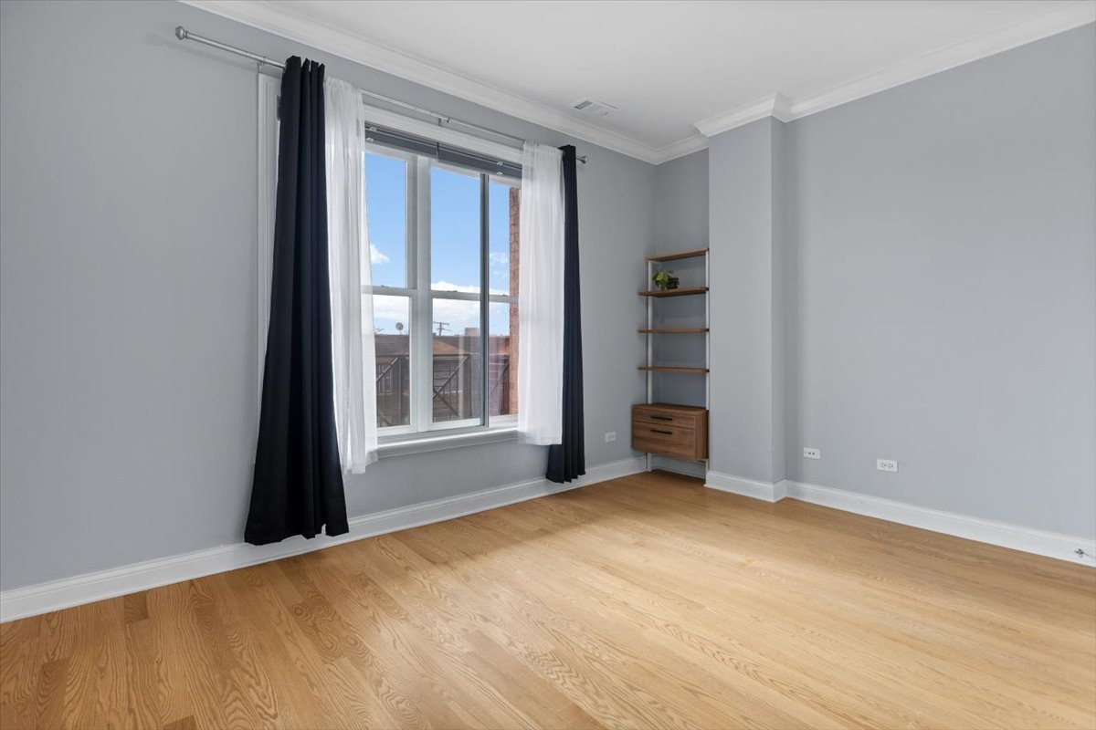 2811 N Bell Avenue #202, Chicago, IL 60618