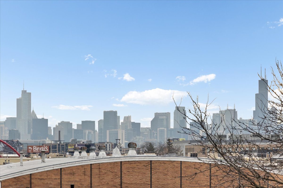 2811 N Bell Avenue #202, Chicago, IL 60618
