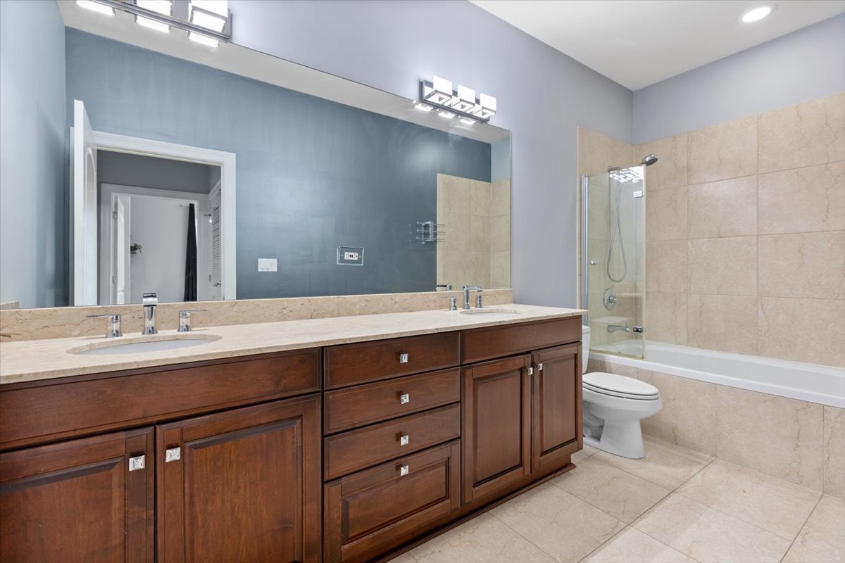 2811 N Bell Avenue #202, Chicago, IL 60618