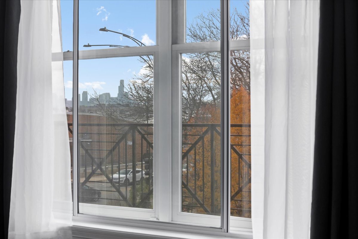 2811 N Bell Avenue #202, Chicago, IL 60618