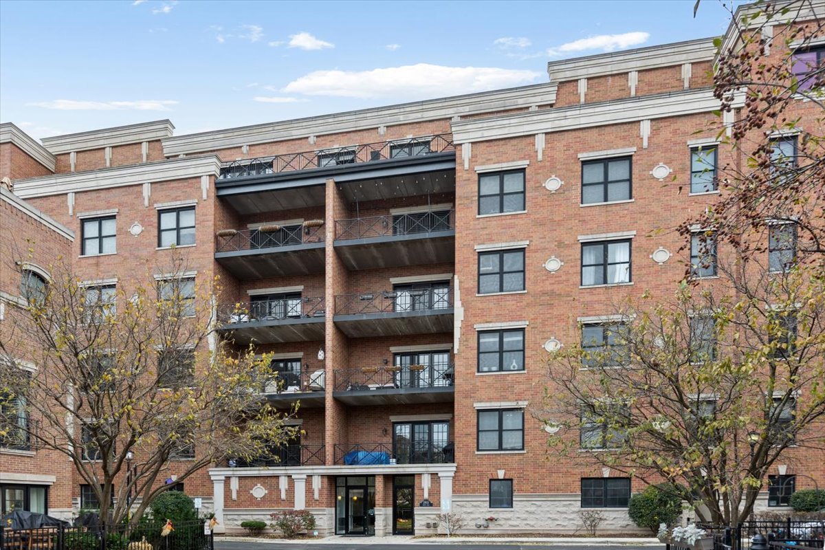 2811 N Bell Avenue #202, Chicago, IL 60618
