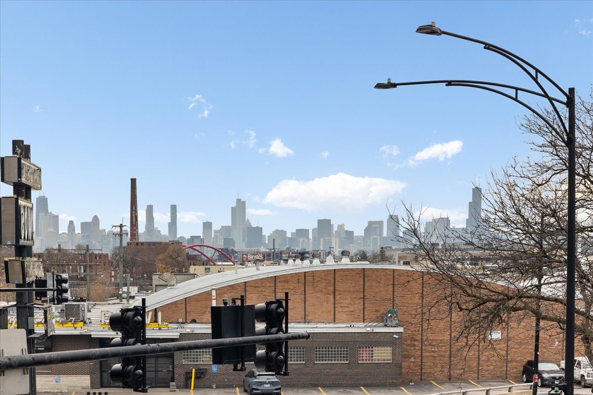 2811 N Bell Avenue #202, Chicago, IL 60618