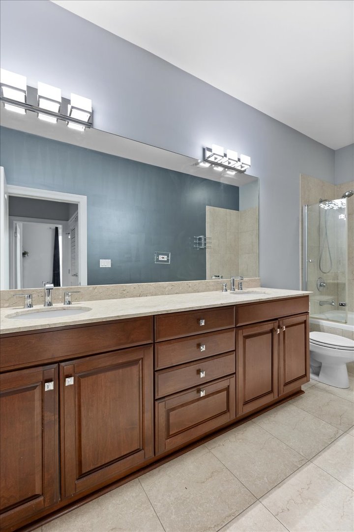 2811 N Bell Avenue #202, Chicago, IL 60618