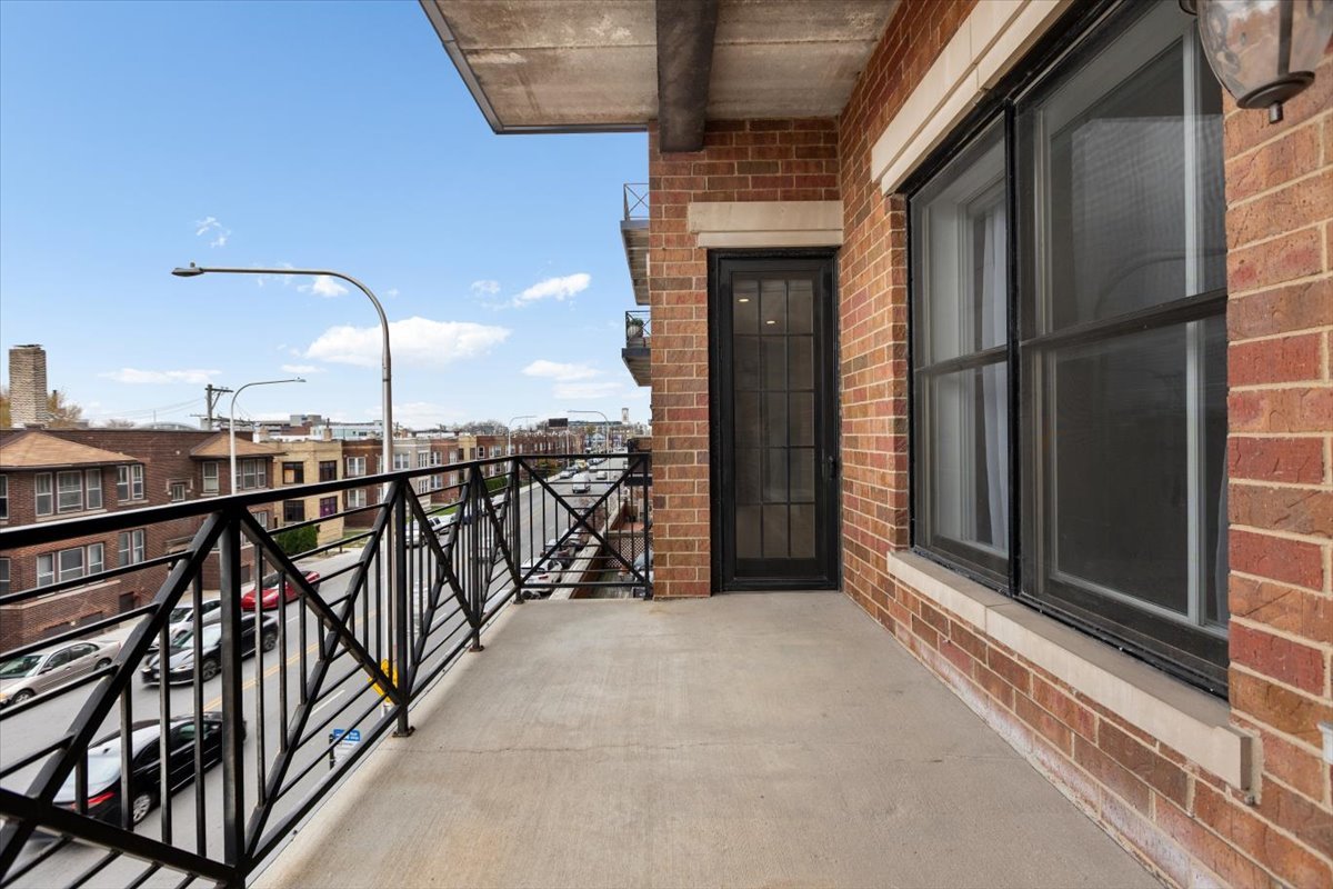 2811 N Bell Avenue #202, Chicago, IL 60618