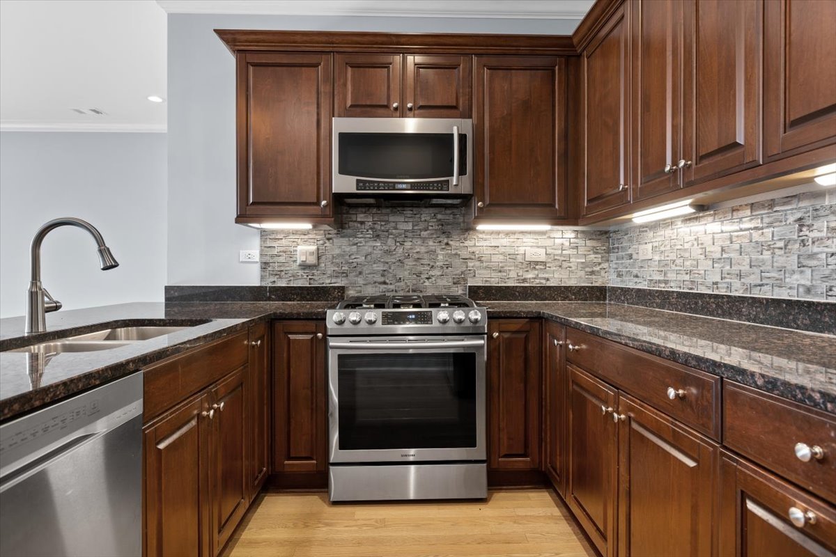 2811 N Bell Avenue #202, Chicago, IL 60618