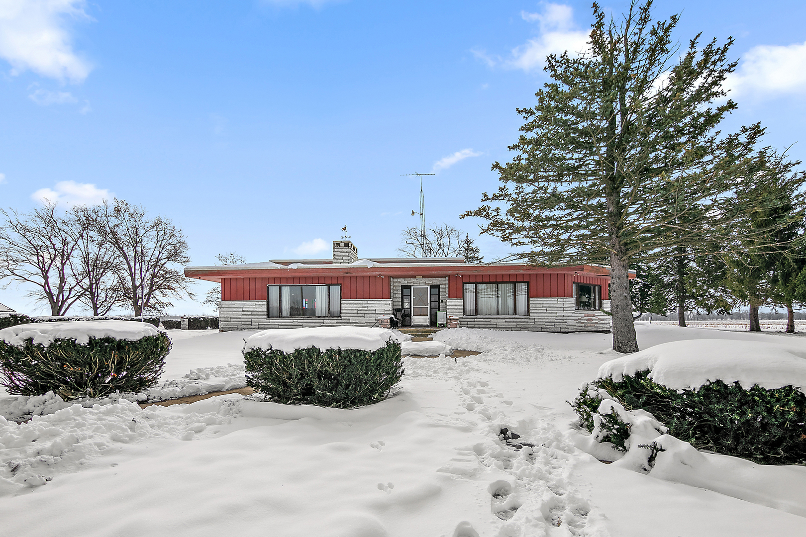 15884 W 3500 N Road, Essex, IL 60935