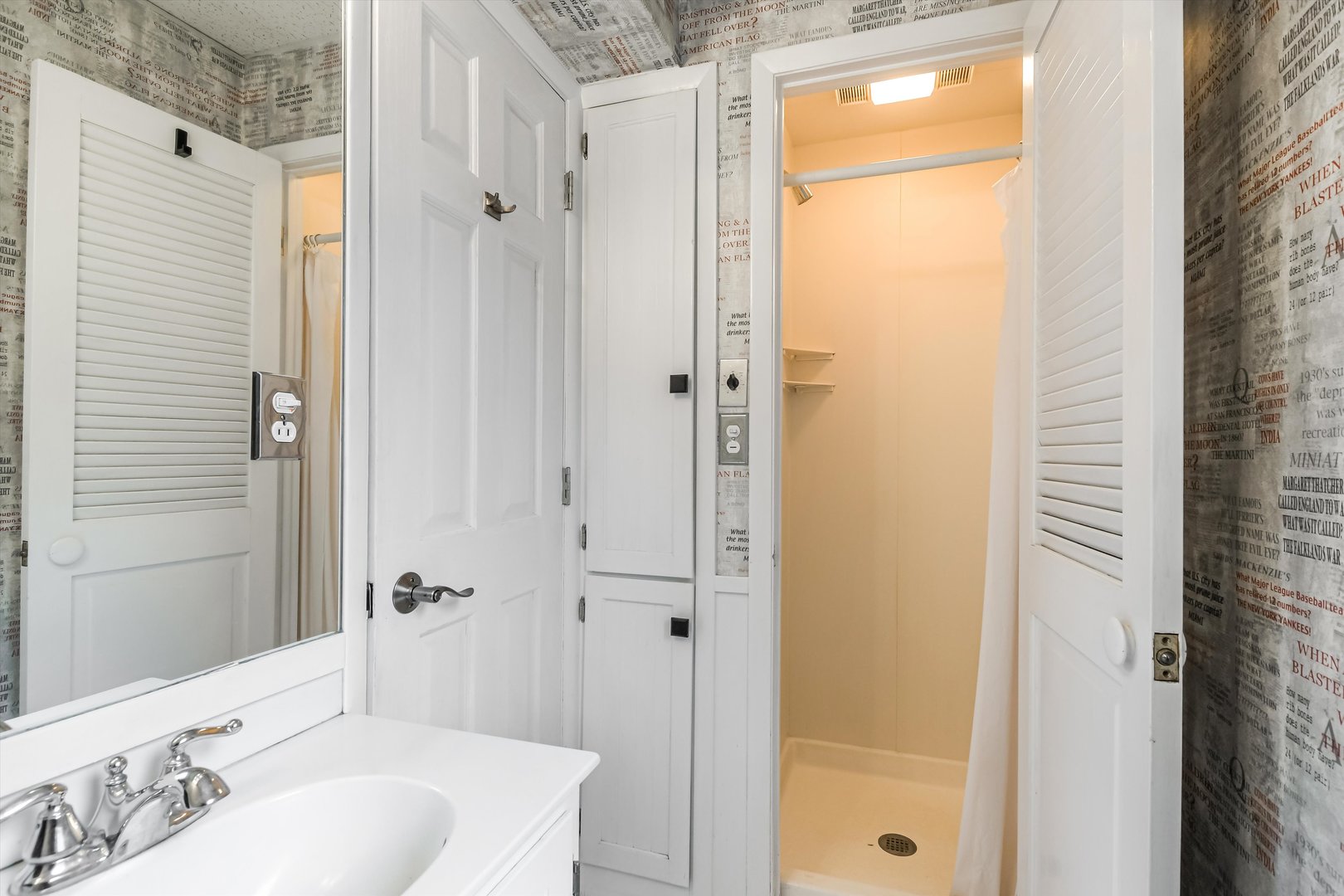 718 S WASHINGTON Avenue, Park Ridge, IL 60068