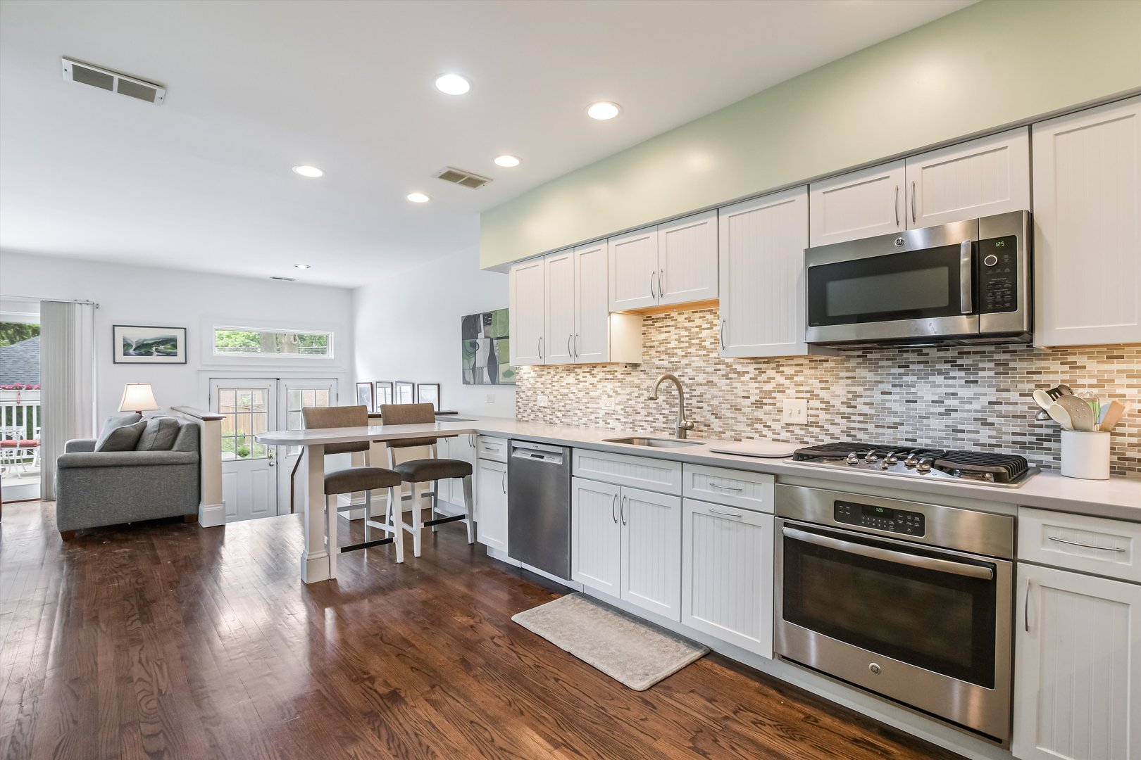 718 S WASHINGTON Avenue, Park Ridge, IL 60068