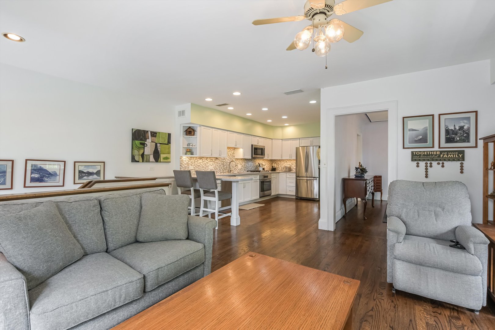 718 S WASHINGTON Avenue, Park Ridge, IL 60068