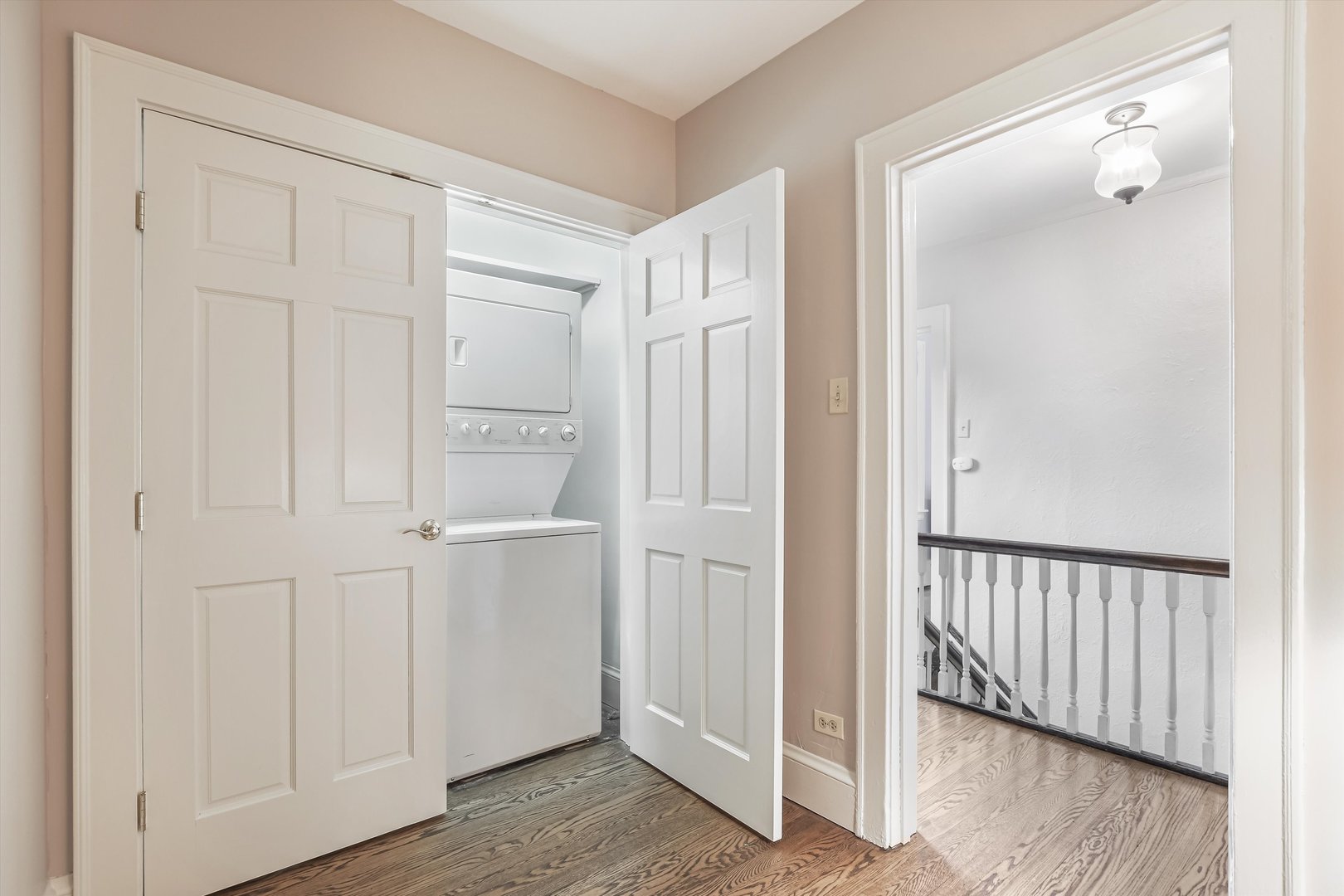 718 S WASHINGTON Avenue, Park Ridge, IL 60068