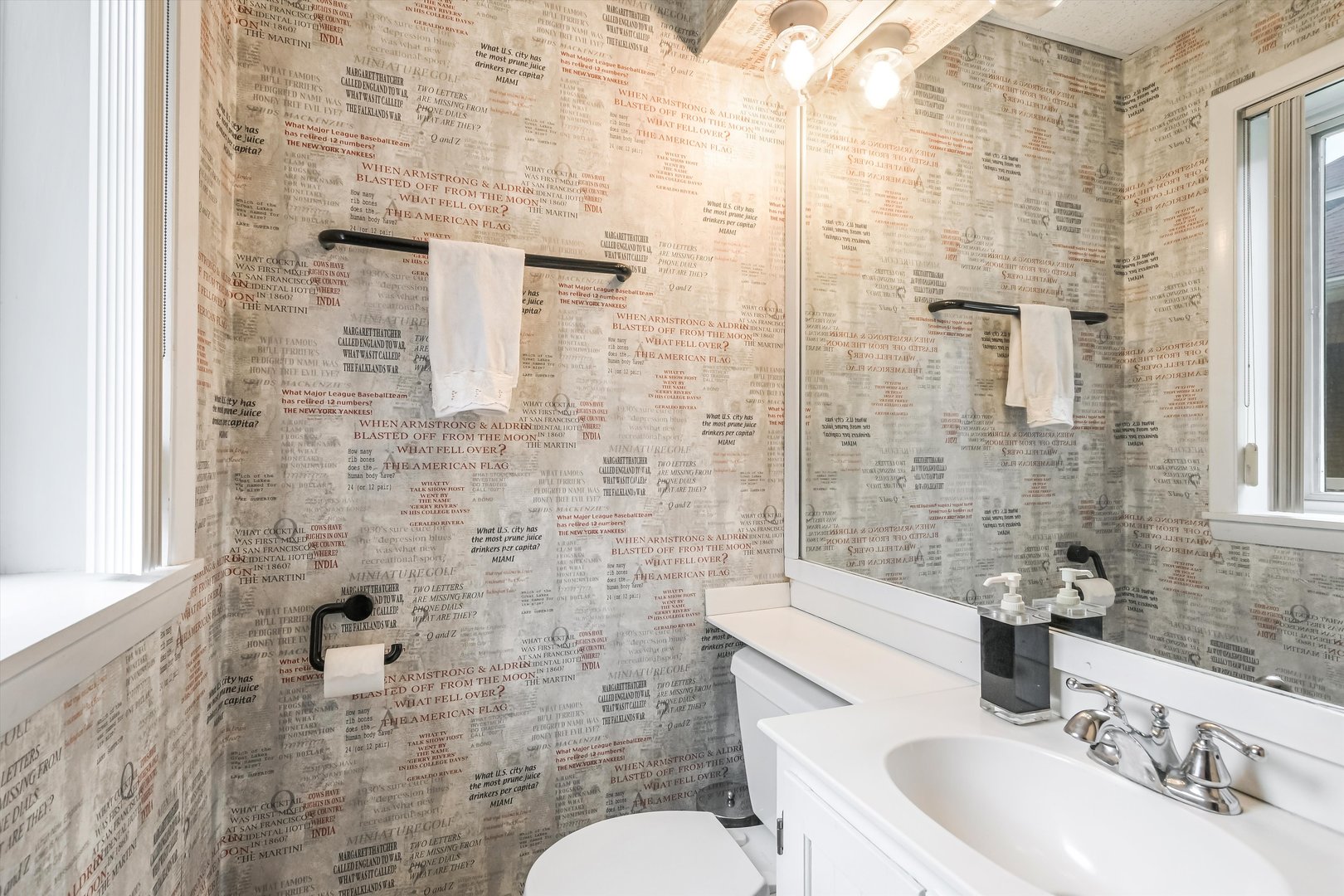 718 S WASHINGTON Avenue, Park Ridge, IL 60068