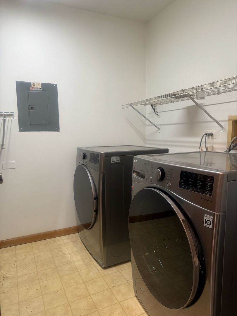 205 Glasgow Lane #V1, Schaumburg, IL 60194