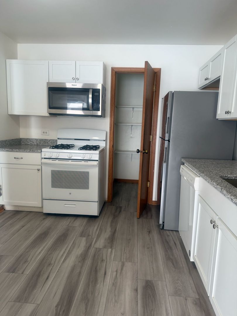 205 Glasgow Lane #V1, Schaumburg, IL 60194