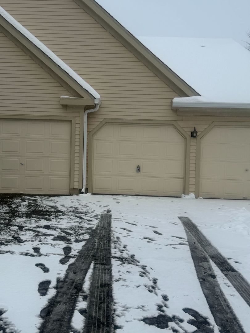 205 Glasgow Lane #V1, Schaumburg, IL 60194