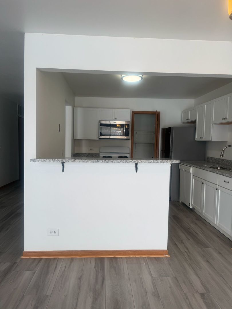 205 Glasgow Lane #V1, Schaumburg, IL 60194