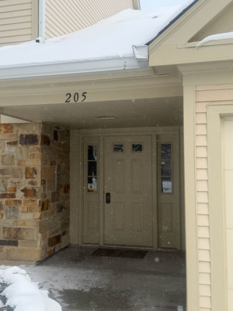 205 Glasgow Lane #V1, Schaumburg, IL 60194