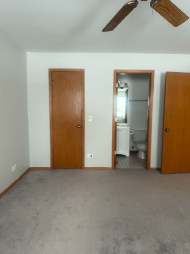 205 Glasgow Lane #V1, Schaumburg, IL 60194